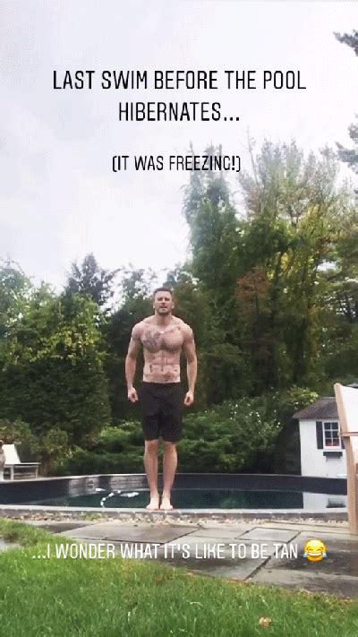 Chris Evans Shows Off Ripped Muscles After Nude Photo Leak